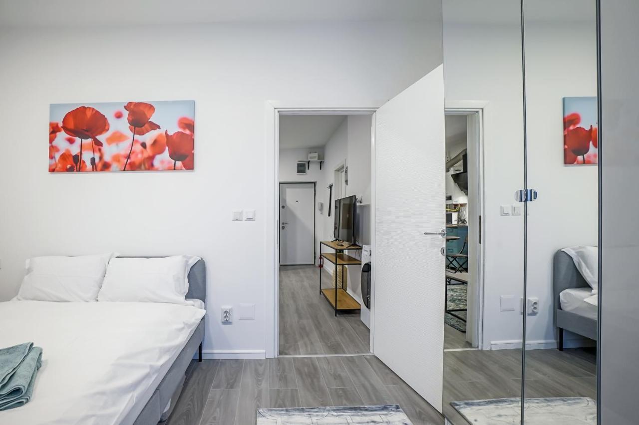 Bright Apartments Moments Away From Herastrau Park, Mall And Metro Бухарест Экстерьер фото
